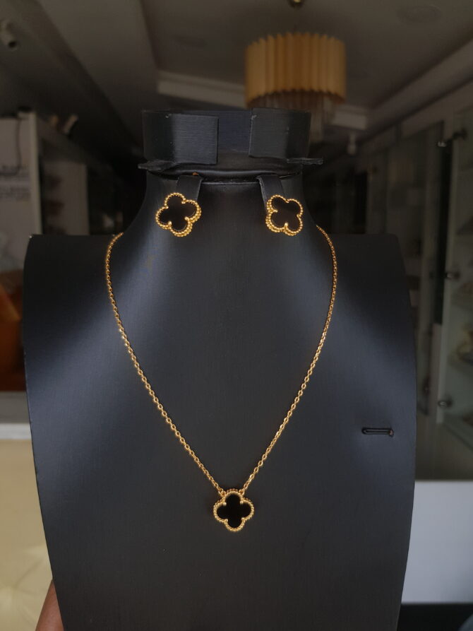 Brazilian Gold Black Vancleef Short-Chain With Earrings