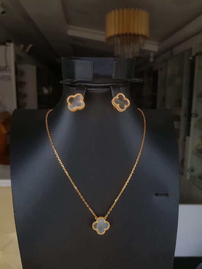 Brazilian Gold Gray Vancleef Short-Chain With Earrings
