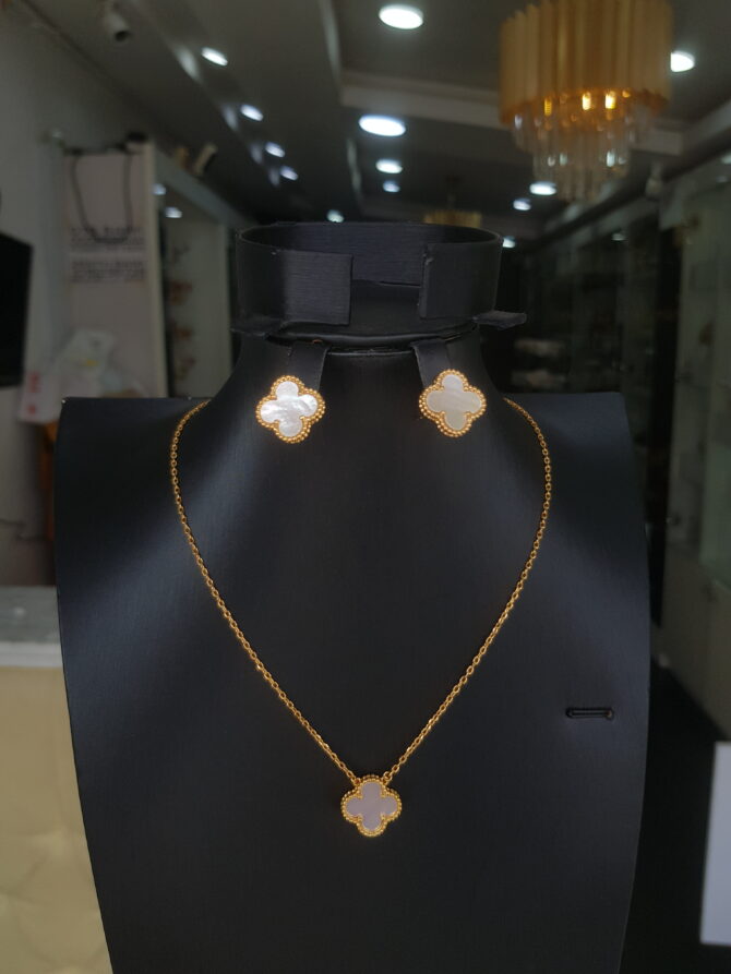 Brazilian Gold White Vancleef Short-Chain With Earrings