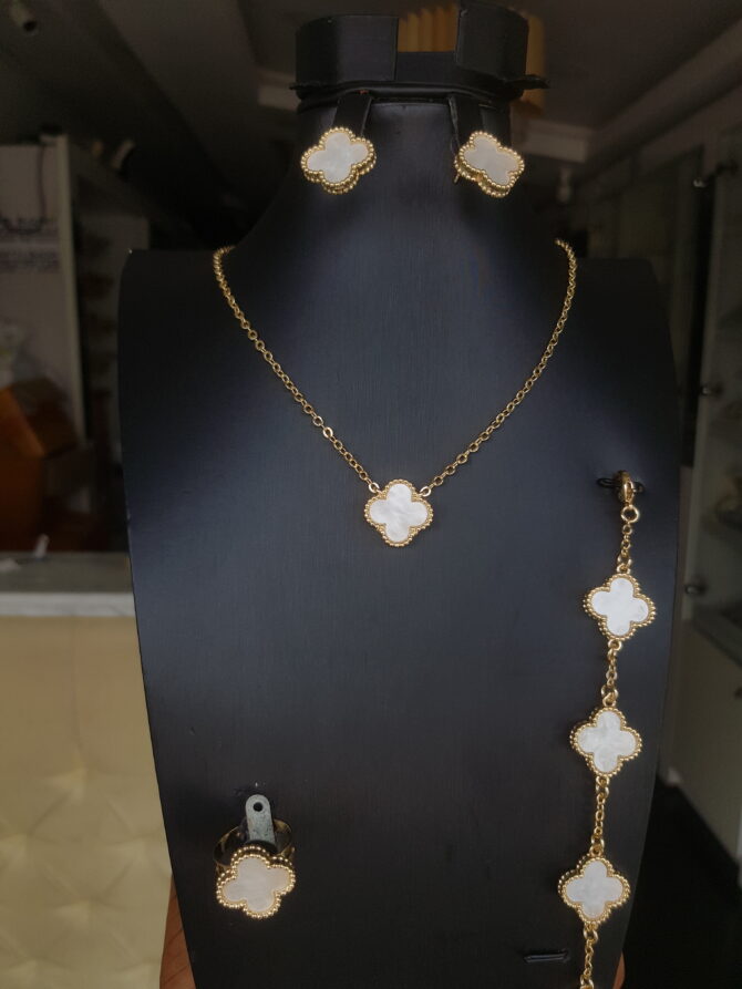 White Costume Vancleef Short-Chain Sets